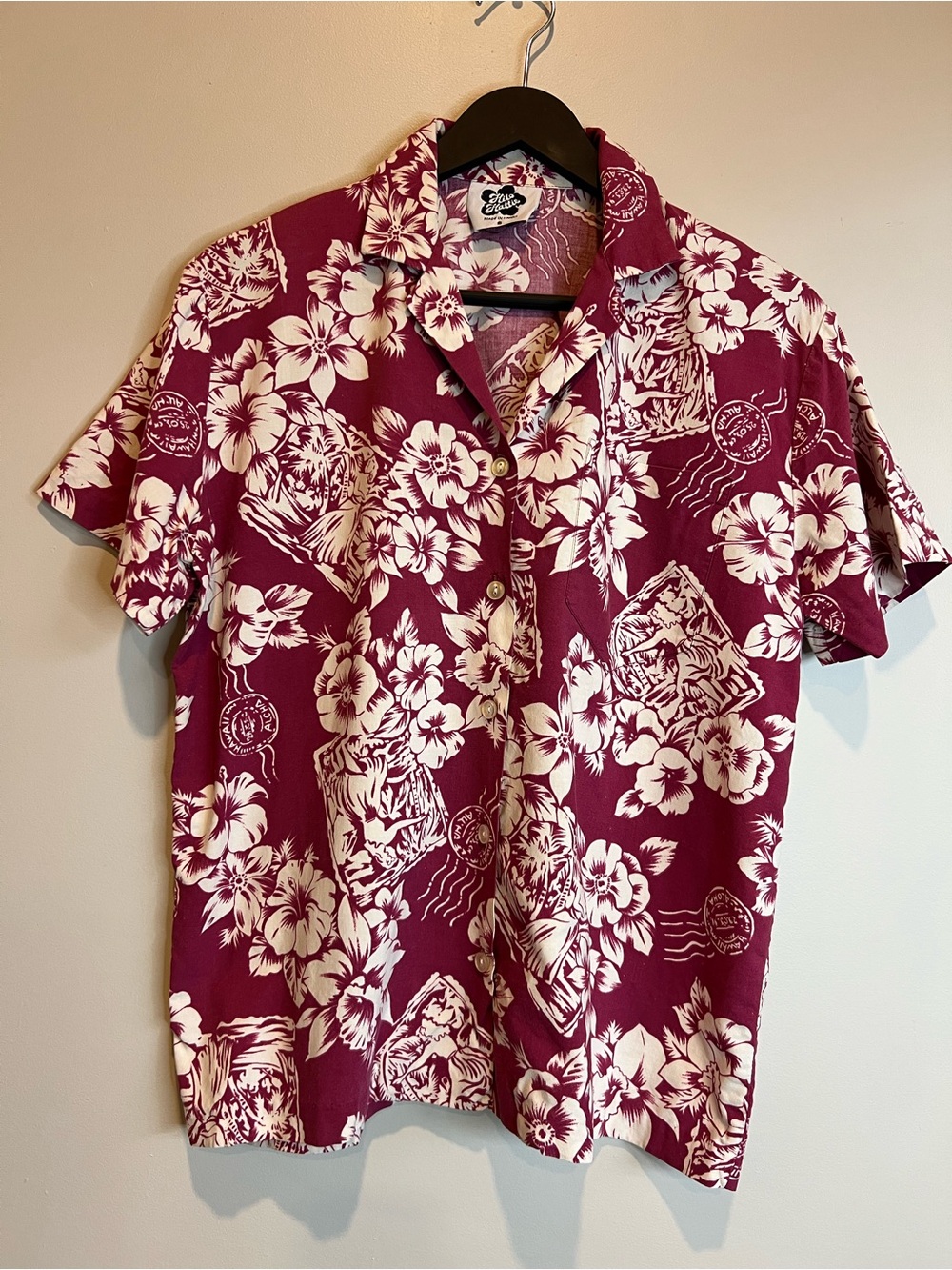 Hilo Hattie Hawaiian Shirt Size Small Red Floral Button Up Made in Hawaii VTG